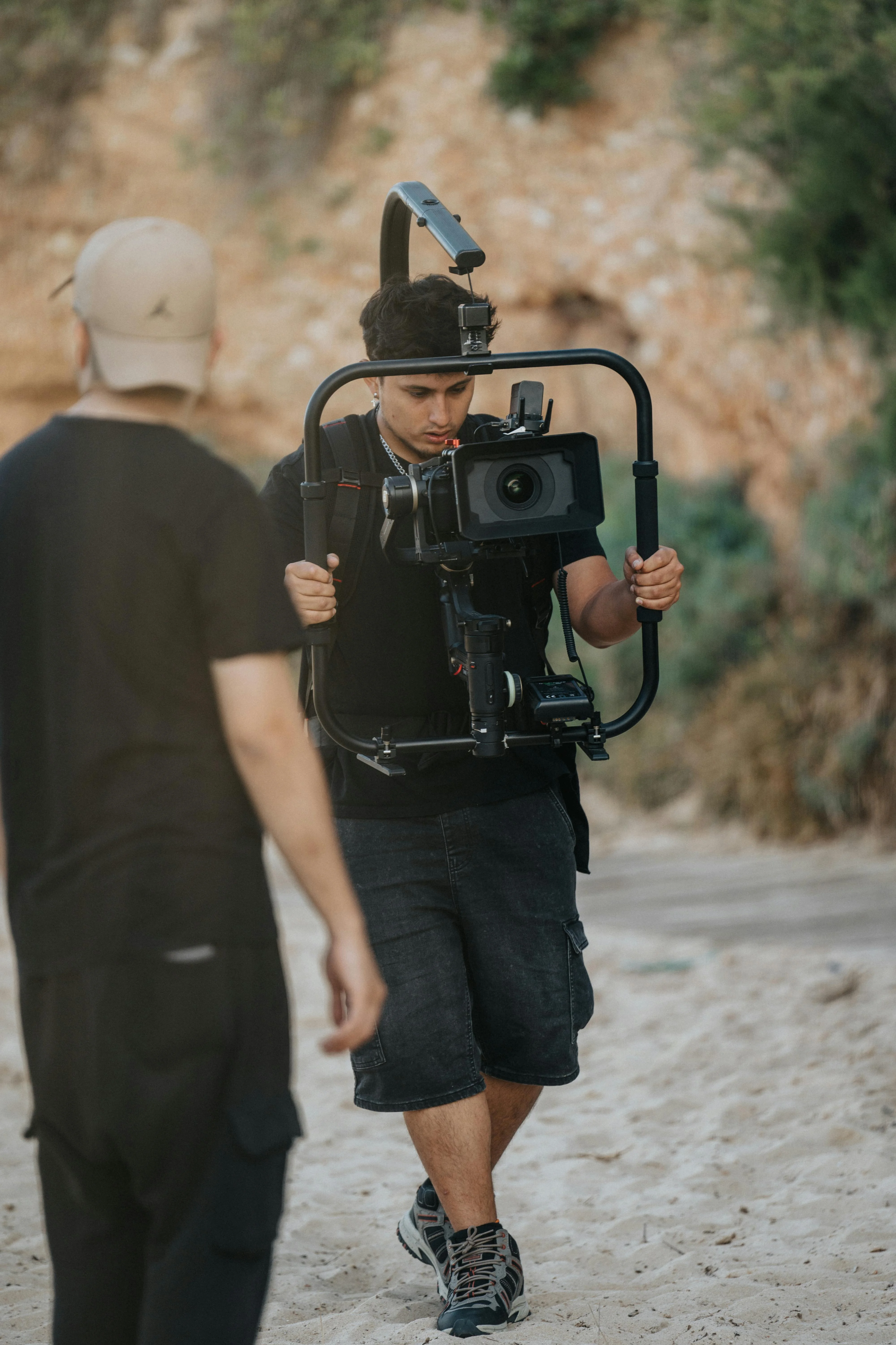 Fotógrafo profesional editando fotos en ordenador