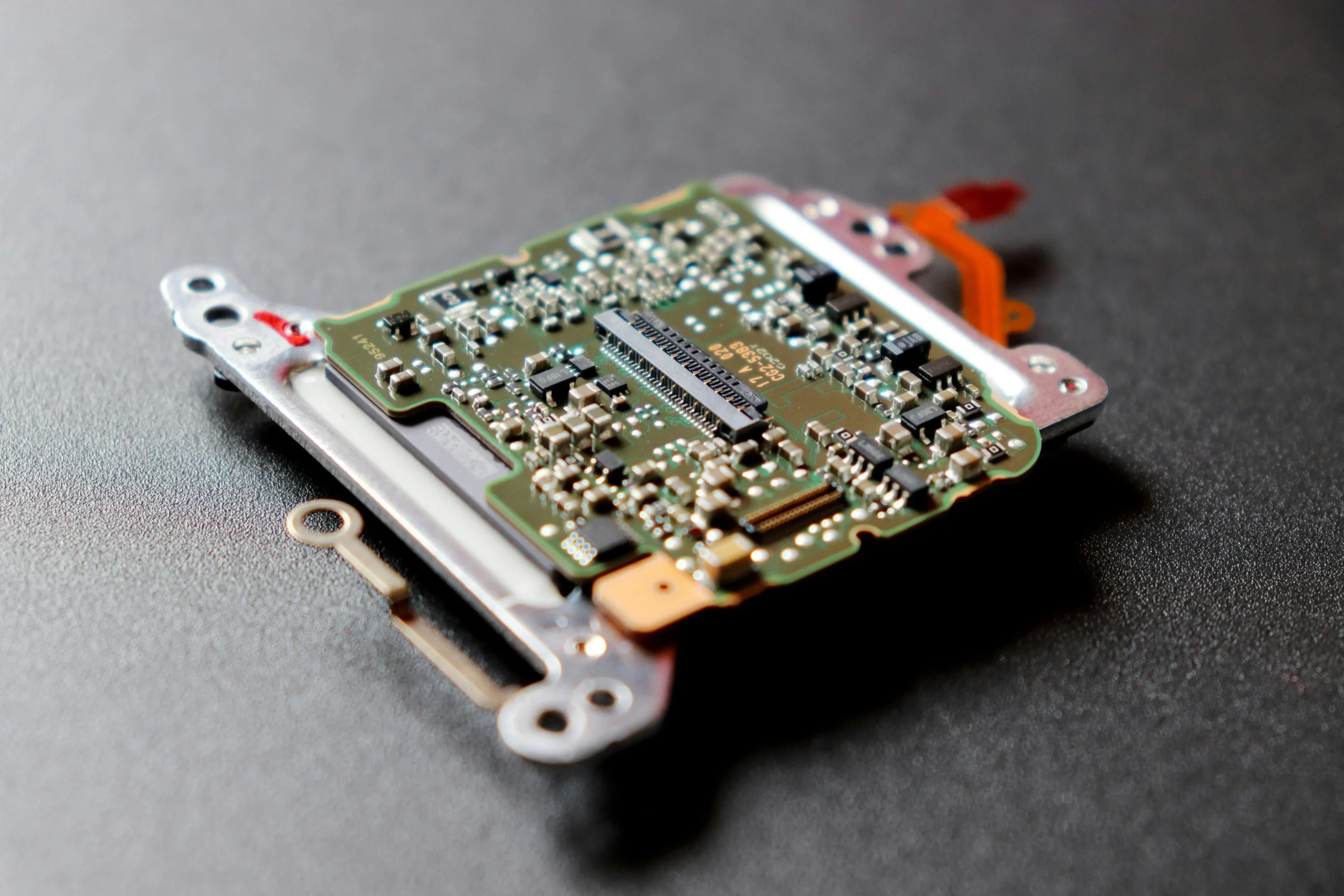 Microchip y componentes electrónicos