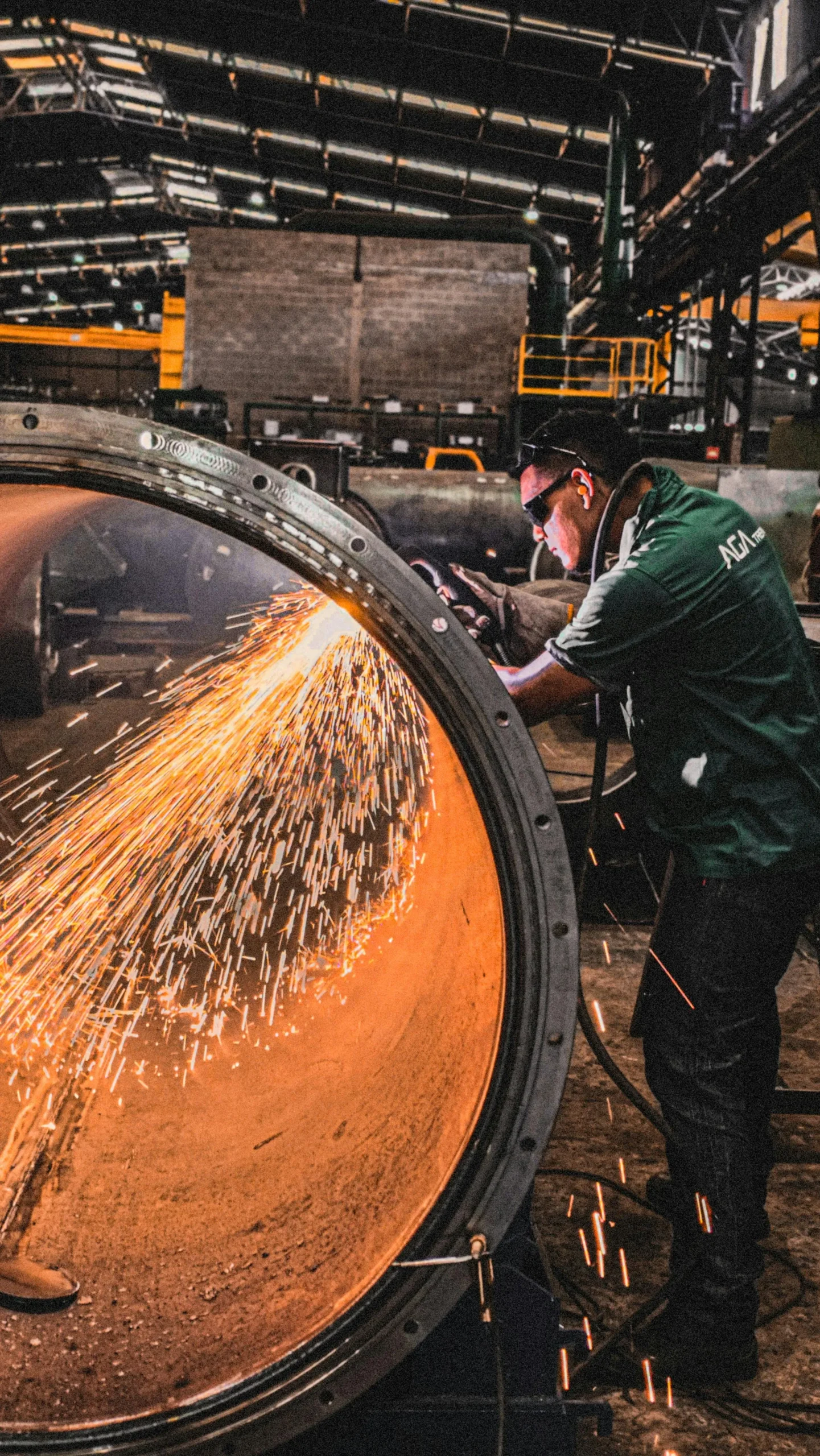 Industria metalúrgica con maquinaria pesada