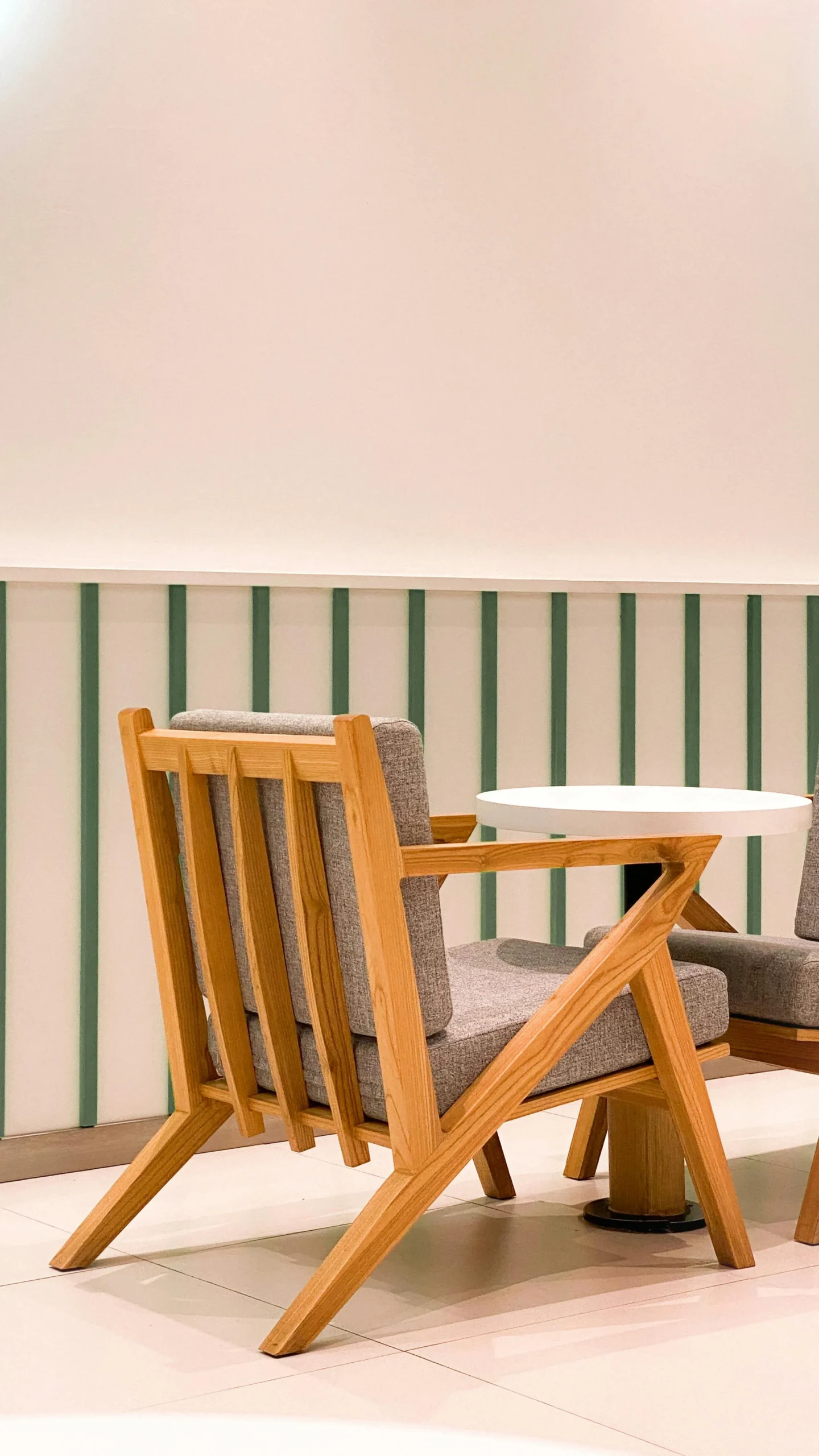 Showroom de muebles modernos en exposición