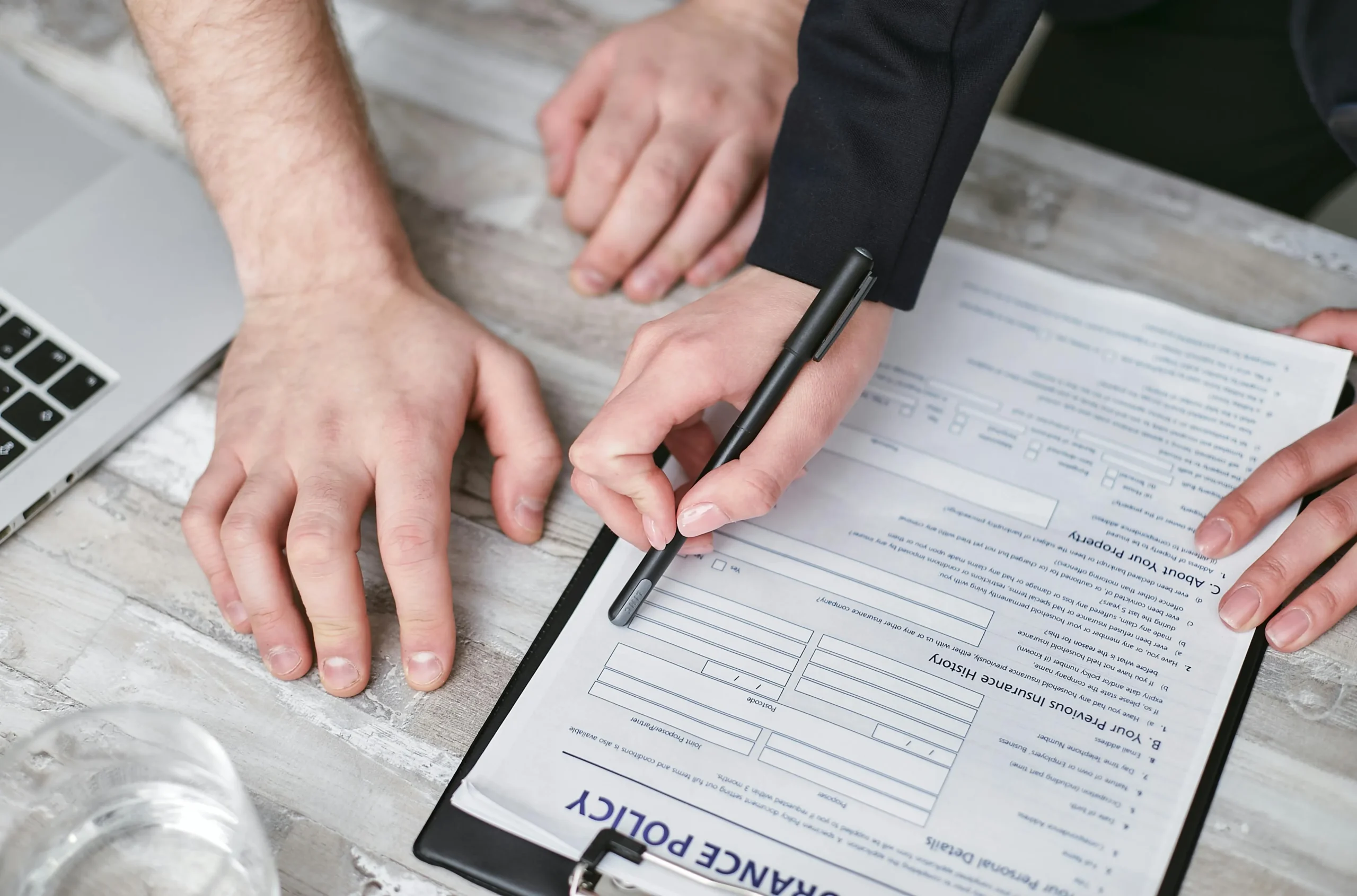 Oficina de correduría de seguros con asesor comercial