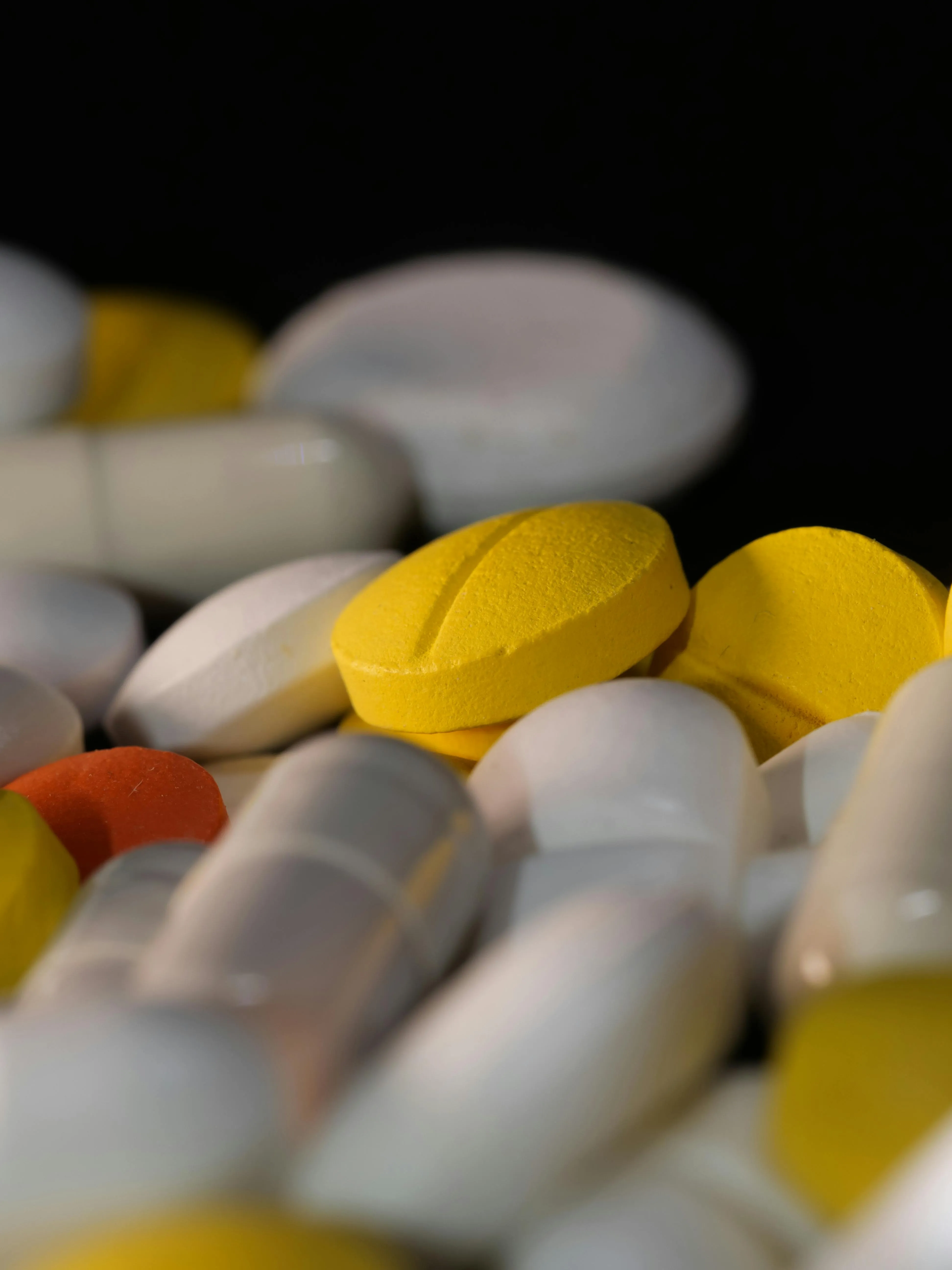 Laboratorio farmacéutico con material de vidrio y compuestos